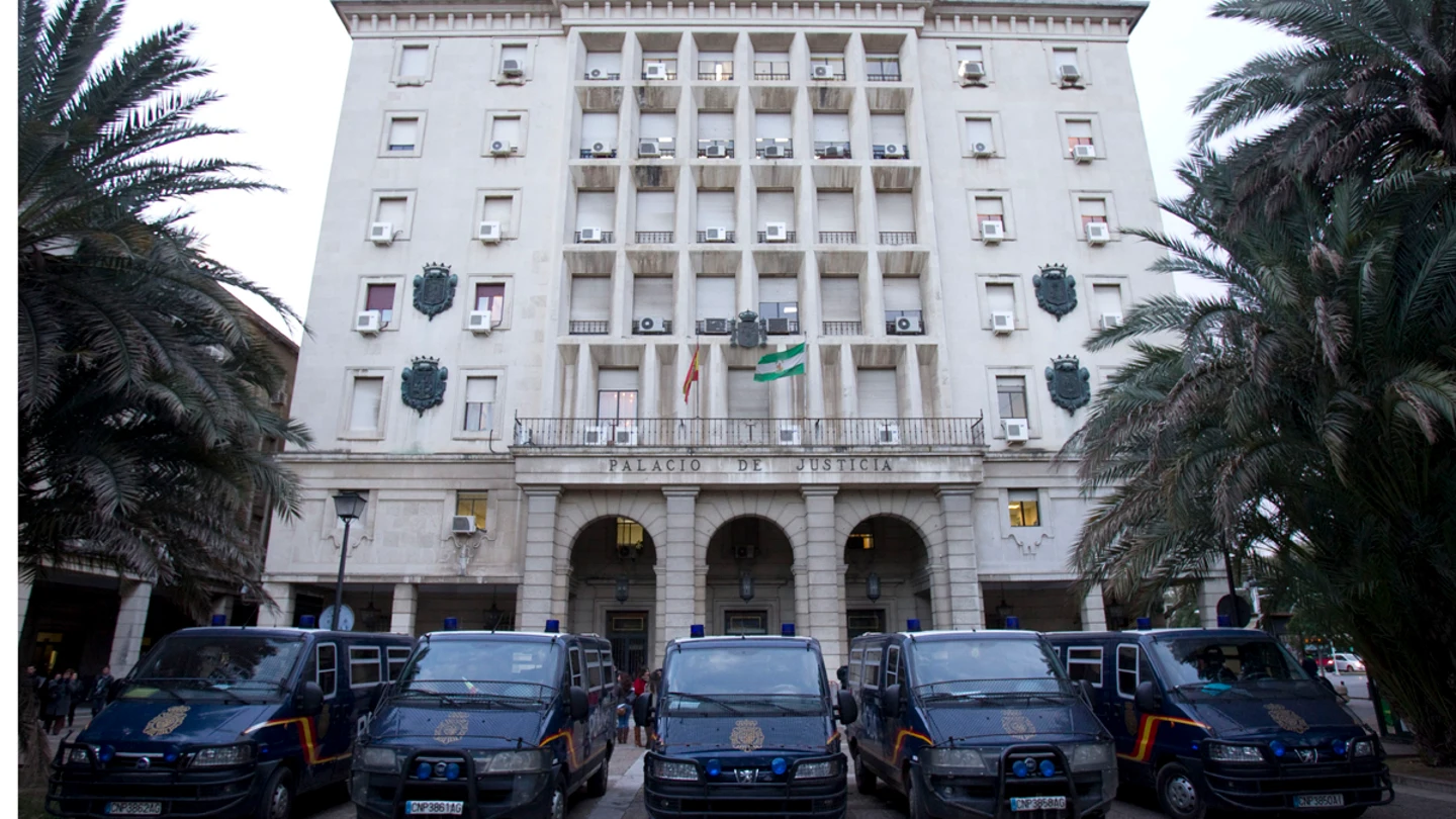 Edificio de la Audiencia de Sevilla. Edificio de la Audiencia de Sevilla.