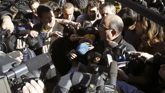 Santiago Abascal rodeado por los medios Santiago Abascal rodeado por los medios