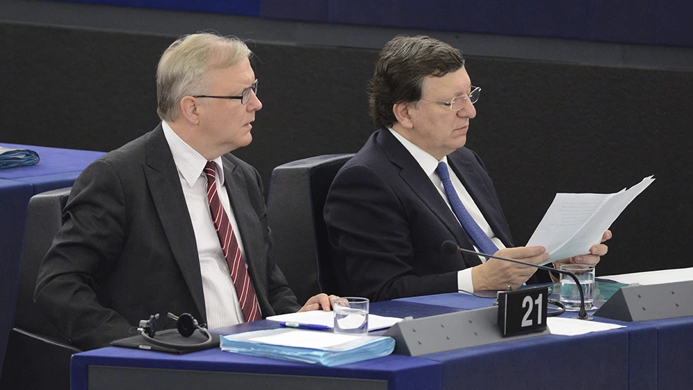 El vicepresidente de la Comisión Europea, Olli Rehn, y el Presidente de la CE, Jose Manuel Durao Barroso