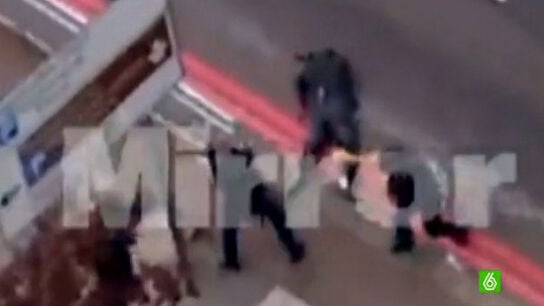 Los medios brit&aacute;nicos difunden un v&iacute;deo del tiroteo entre la polic&iacute;a y los asesinos del soldado