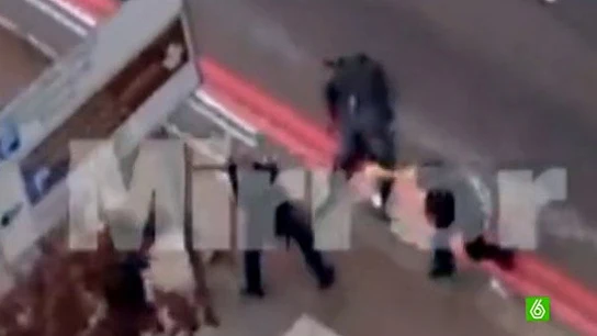 Los medios británicos difunden un vídeo del tiroteo entre la policía y los asesinos del soldado Los medios británicos difunden un vídeo del tiroteo entre la policía y los asesinos del soldado
