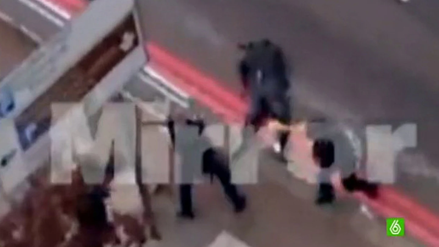 Los medios británicos difunden un vídeo del tiroteo entre la policía y los asesinos del soldado Los medios británicos difunden un vídeo del tiroteo entre la policía y los asesinos del soldado