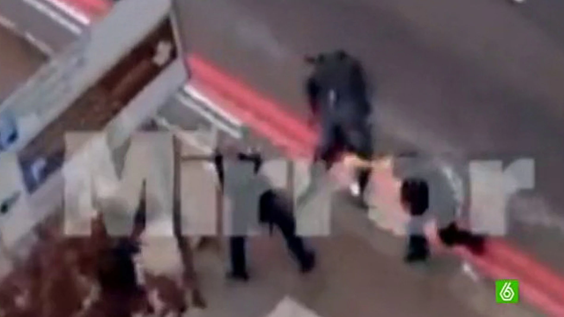 Los medios británicos difunden un vídeo del tiroteo entre la policía y los asesinos del soldado