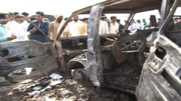 Mueren 17 niños por una explosión de gas en una furgoneta escolar en Pakistán