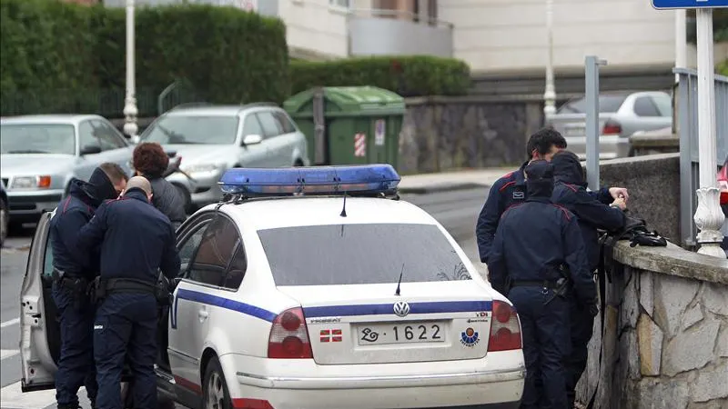 Efectivos de la Ertzaintza en un suceso