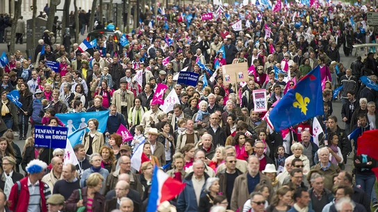 Centenares de manifestantes en contra del matrimonio homosexual Centenares de manifestantes en contra del matrimonio homosexual