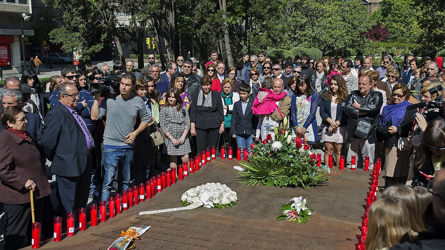 Homenaje a los 62 militares fallecidos en el accidente del Yak-42 en Turquía. Homenaje a los 62 militares fallecidos en el accidente del Yak-42 en Turquía.