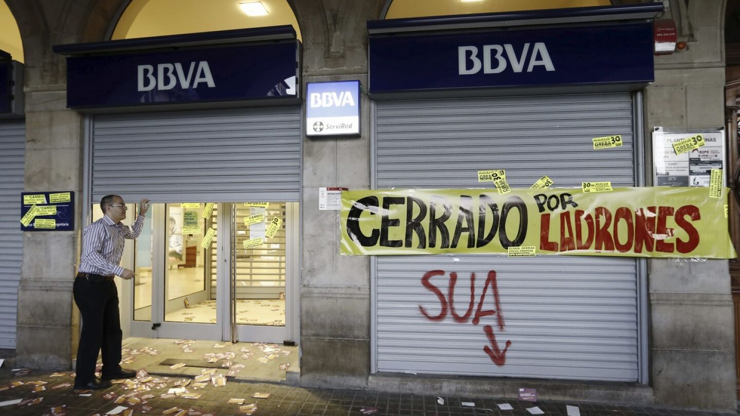 Cierran una sucursal bancaria en Pamplona tras las protestas