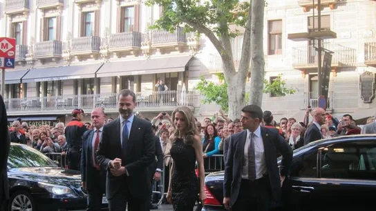 Abucheos a los príncipes a su llegada al Liceu Abucheos a los príncipes a su llegada al Liceu