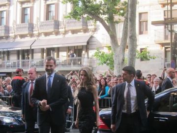 Abucheos a los príncipes a su llegada al Liceu Abucheos a los príncipes a su llegada al Liceu