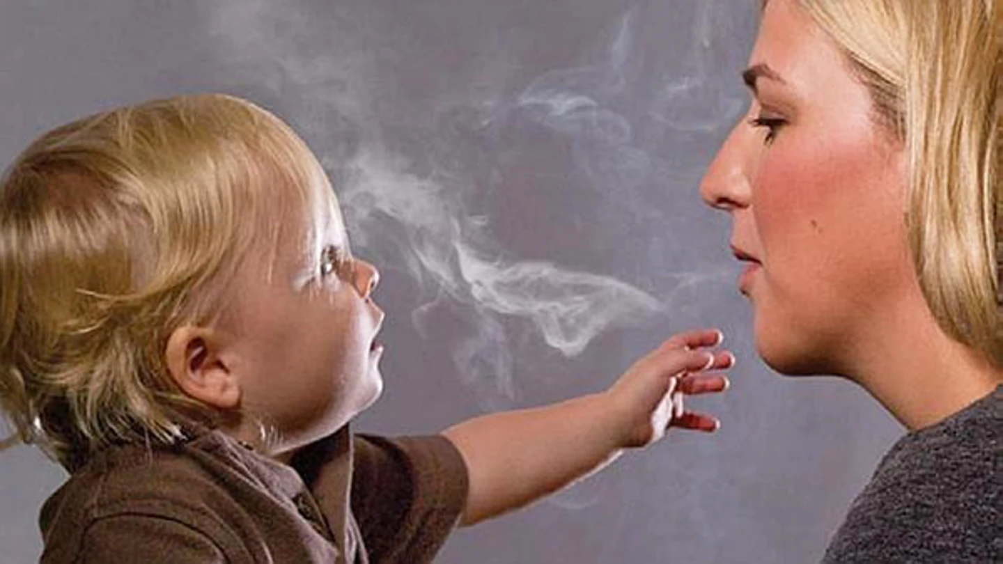 Los niños, los más vulnerables ante el humo del tabaco. Los niños, los más vulnerables ante el humo del tabaco.