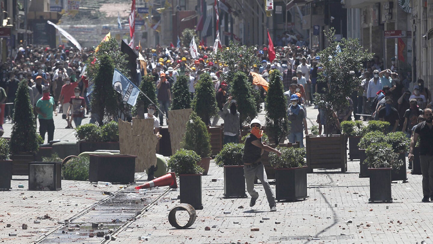 Manifestantes parecen haber ganado por el momento tras protestas de Turqu&iacute;a