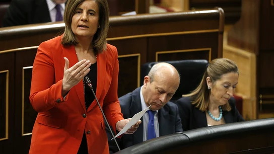 La ministra de Empleo y Seguridad Social, Fátima Báñez, durante una intervención en la sesión de control La ministra de Empleo y Seguridad Social, Fátima Báñez, durante una intervención en la sesión de control