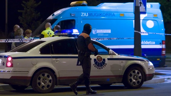 Agentes de la Ertzaintza en un suceso. Agentes de la Ertzaintza en un suceso.