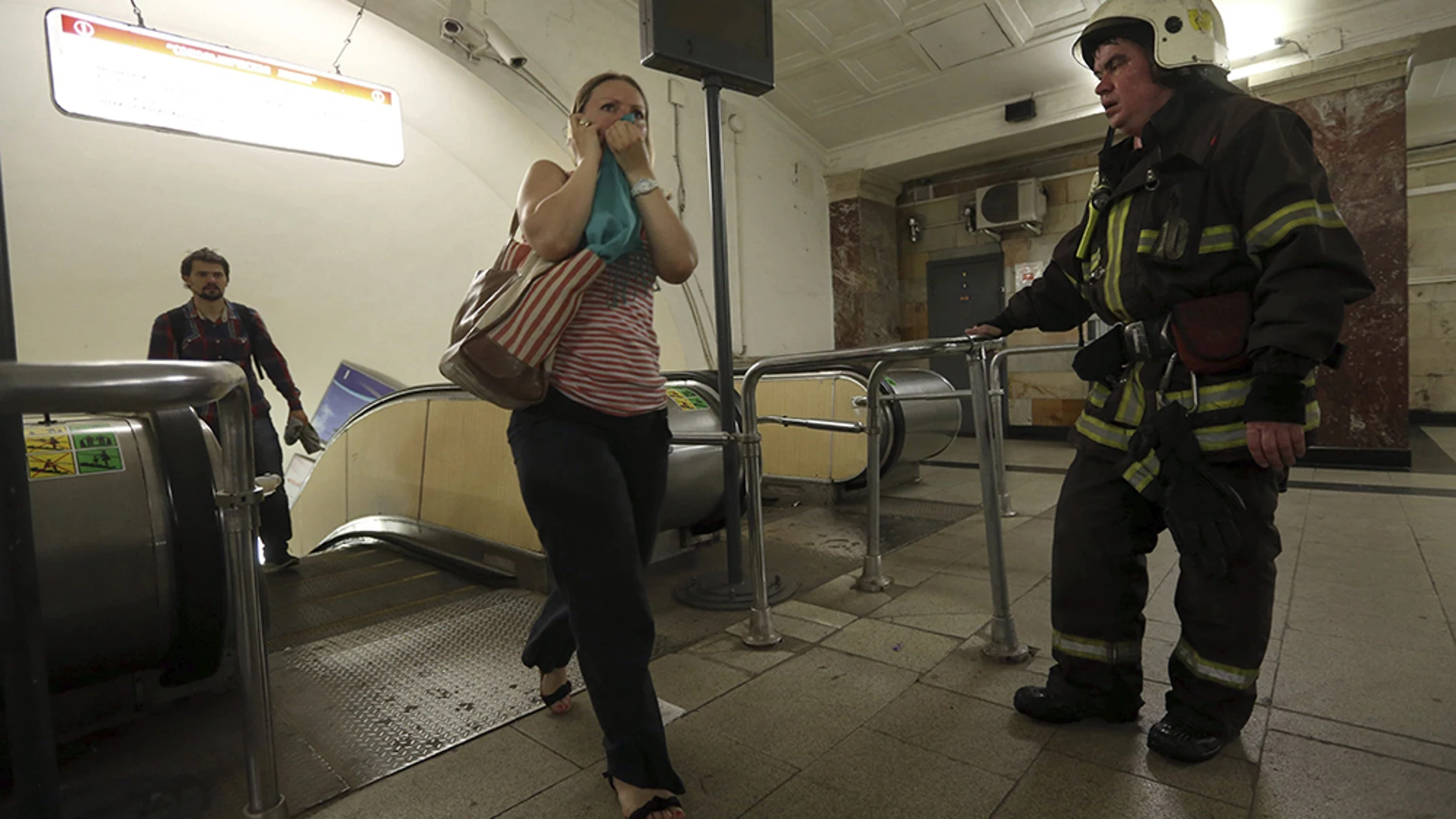 Что сегодня произошло в московском метро. Пожар в метрополитене. Задымление в метро. Пожар в Московском метро. Возгорание в метро.