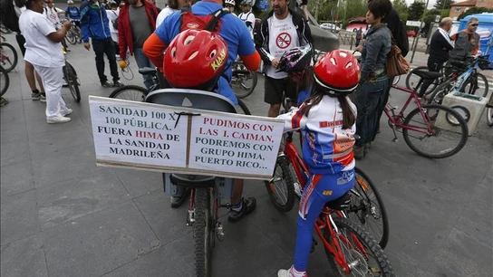 Sanitarios marchan en bicicleta contra la privatización de la sanidad madrileña Sanitarios marchan en bicicleta contra la privatización de la sanidad madrileña