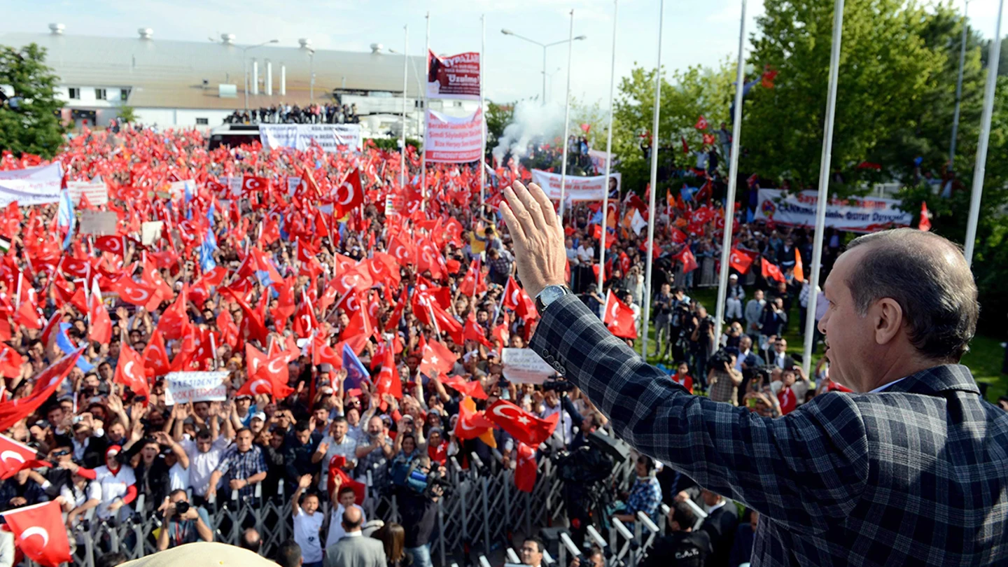Erdogan: "No me dejaré intimidar por unos cuantos saqueadores" Erdogan: "No me dejaré intimidar por unos cuantos saqueadores"