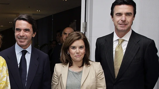 Aznar critica al Gobierno frente a Santamaría y Soria Aznar critica al Gobierno frente a Santamaría y Soria