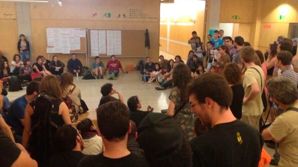 Estudiantes de ESMUC durante el encierro