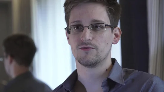 Edward Snowden, ex técnico de la CIA Edward Snowden, ex técnico de la CIA