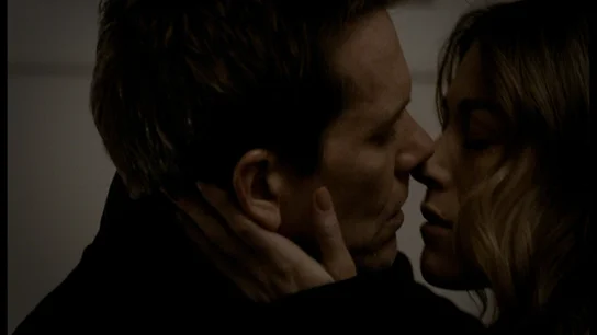 Claire y Ryan se besan Claire y Ryan se besan