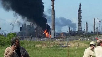 Imagen de la planta química de Geimar tras las explosiones Imagen de la planta química de Geimar tras las explosiones