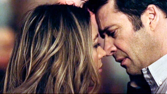 Carroll trata de besar a Claire