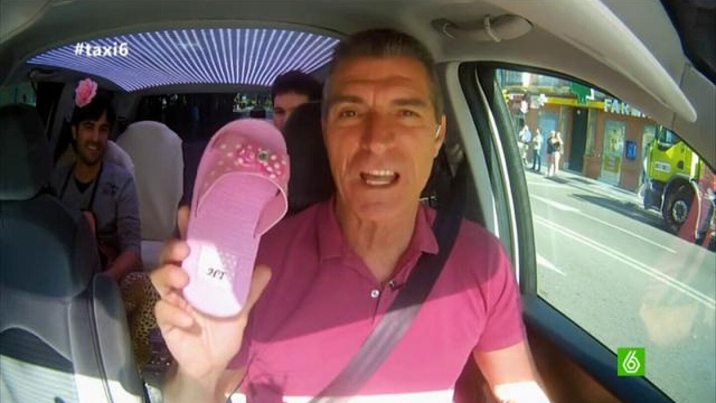 Manolo Sarria: "Se&ntilde;ores, estas son las chanclas que lleva mi primo por la calle"