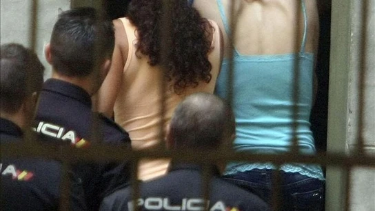 La joven detenida en Alicante por arrojar supuestamente a su bebé al patio de luces La joven detenida en Alicante por arrojar supuestamente a su bebé al patio de luces