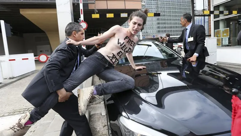 na activistas del grupo radical feminista Femen na activistas del grupo radical feminista Femen