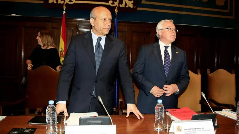  José Ignacio Wert, junto al vicepresidente segundo del Consejo de Universidades, José Antonio Cobacho