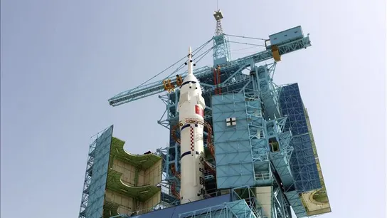 La nave "Shenzhou X" en el Centro de Lanzamiento de Jiuquan, China La nave "Shenzhou X" en el Centro de Lanzamiento de Jiuquan, China