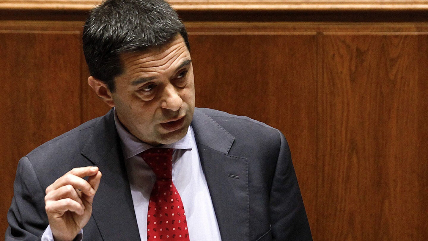 Dimite el poderoso ministro de Finanzas de Portugal