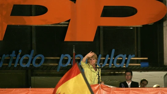 Esperanza Aguirre saluda desde la sede del partido Esperanza Aguirre saluda desde la sede del partido