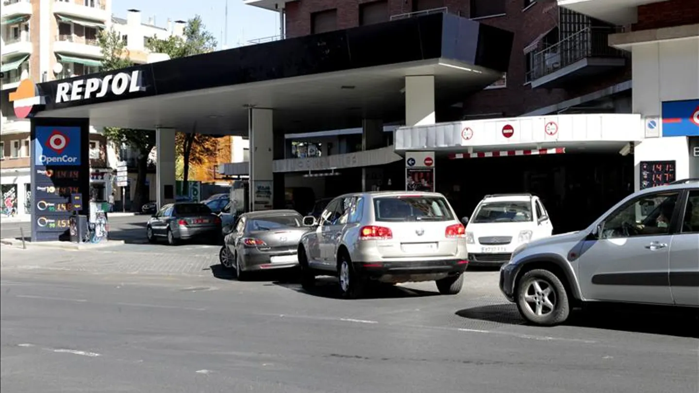 Imagen de una gasolinera Imagen de una gasolinera