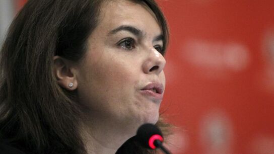 Soraya S&aacute;enz de Santamar&iacute;a durante una conferencia