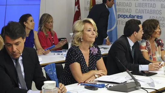 Esperanza Aguirre con Ignacio González y el resto de dirigentes del PP de Madrid Esperanza Aguirre con Ignacio González y el resto de dirigentes del PP de Madrid