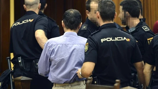 Bretón abandona escoltado el juzgado Bretón abandona escoltado el juzgado