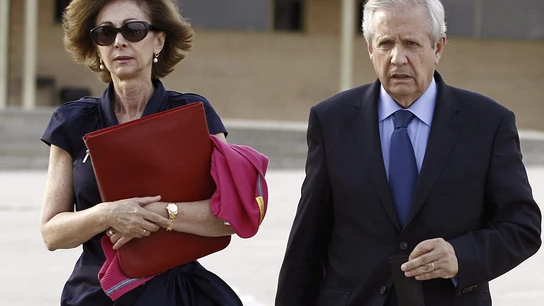 El abogado Javier Gómez de Liaño junto a su mujer la también letrada María Dolores Márquez de Prado El abogado Javier Gómez de Liaño junto a su mujer la también letrada María Dolores Márquez de Prado