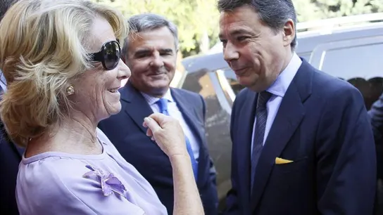 Esperanza Aguirre e Ignacio González se saludan Esperanza Aguirre e Ignacio González se saludan