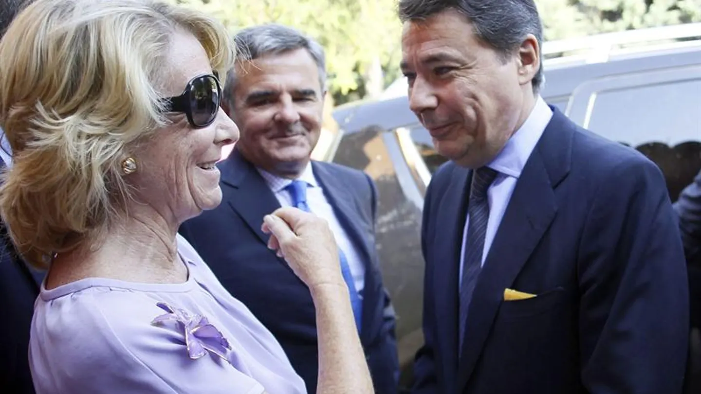 Esperanza Aguirre e Ignacio González se saludan Esperanza Aguirre e Ignacio González se saludan