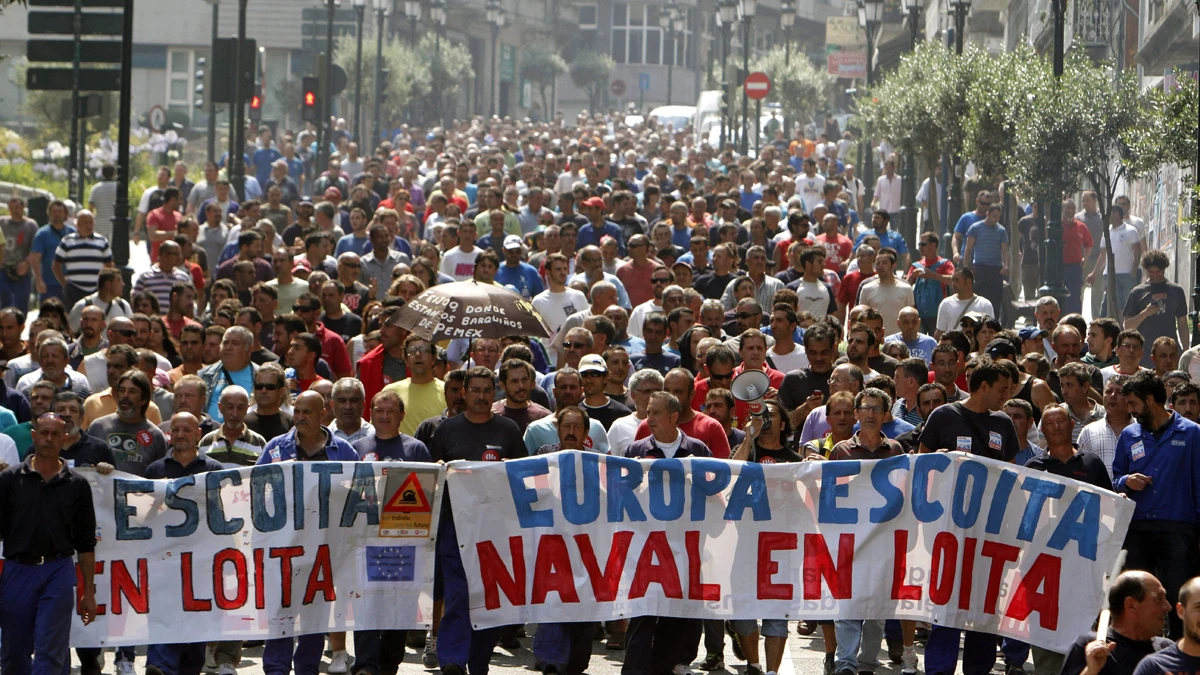 Más de 2.000 personas durante una jornada de paro en Vigo convocada a nivel nacional en los astilleros. 