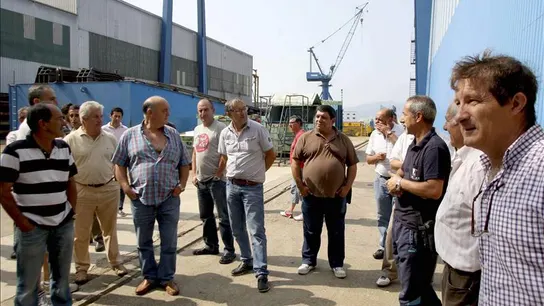 Trabajadores de los astilleros de Freire durante un encierro Trabajadores de los astilleros de Freire durante un encierro
