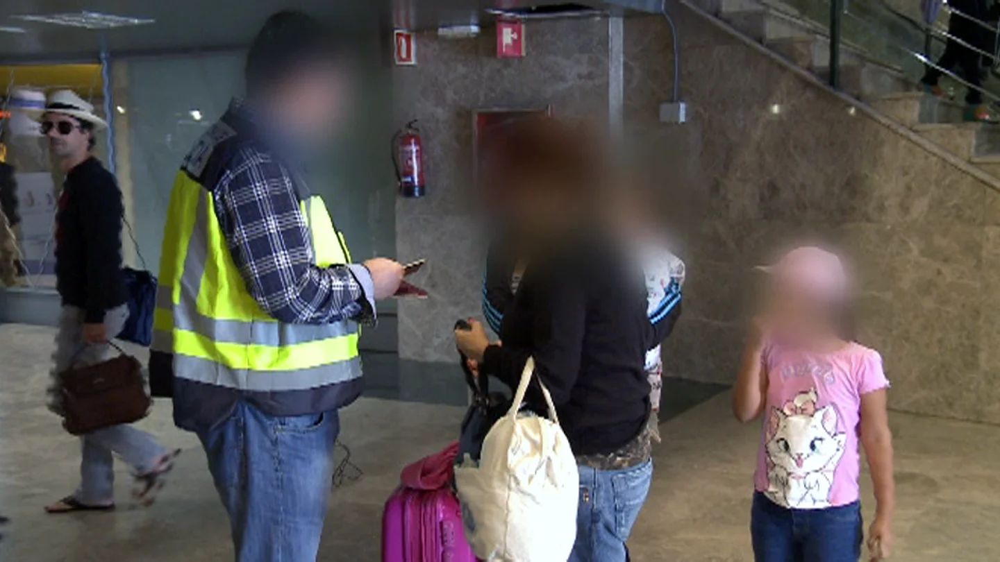 Una madre transporta droga junto a sus tres hijos Una madre transporta droga junto a sus tres hijos