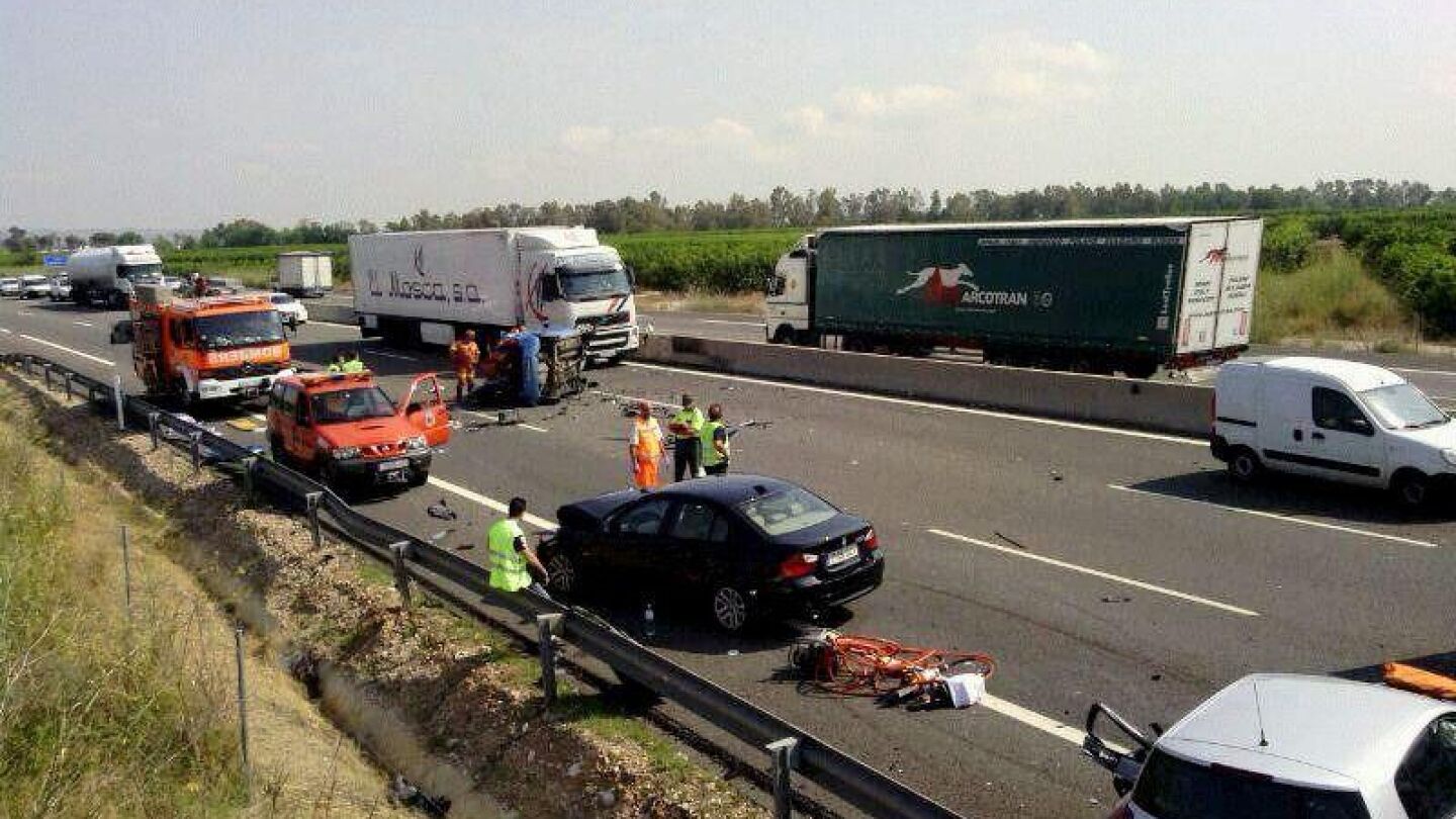 Bomberos del accidente ocurrido el pasado viernes en la A-7