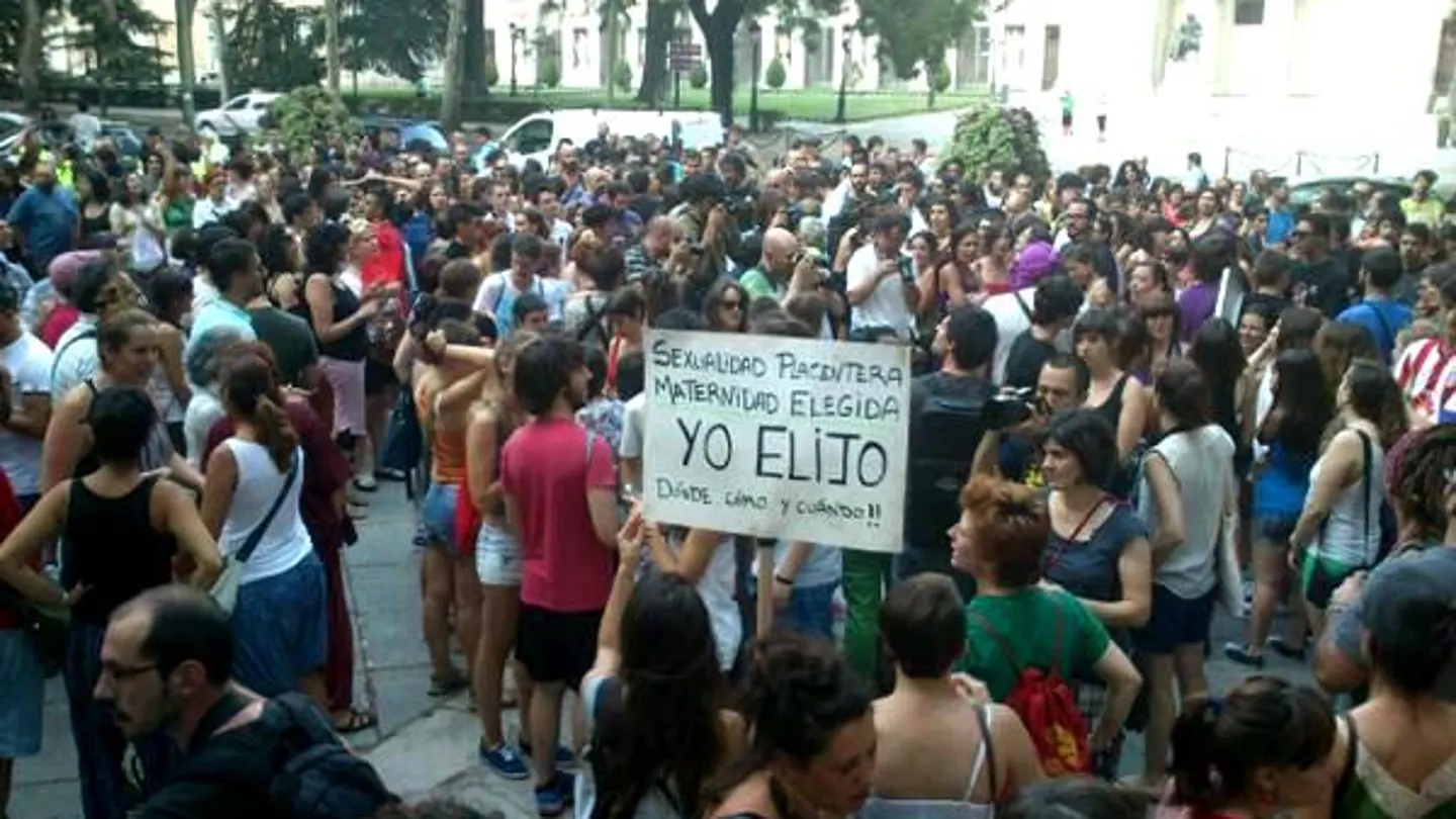 Escrache feminista contra la exclusión en la reproducción asistida Escrache feminista contra la exclusión en la reproducción asistida