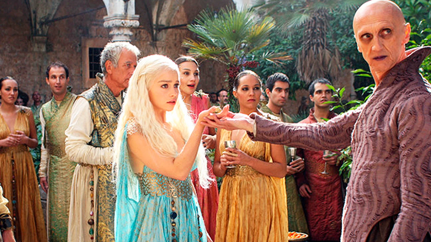 Daenerys Targaryen saluda a un mago en Qarth Daenerys Targaryen saluda a un mago en Qarth
