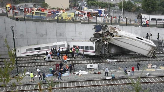 Trenes descarrilados en Santiago. Trenes descarrilados en Santiago.