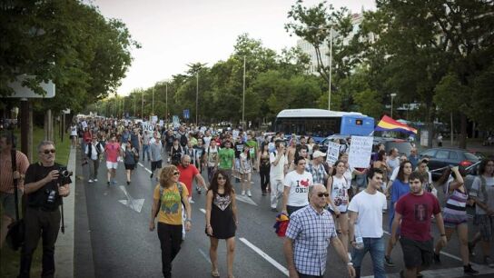 Alrededor de 500 personas convocadas por las redes sociales se manifiestan en Madrid.