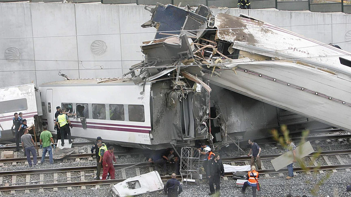 Los servicios de auxilio en el accidente de Santiago tuvieron claros errores de coordinación
